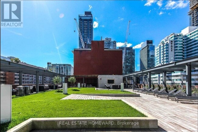 Building Photo - 8 Mercer St