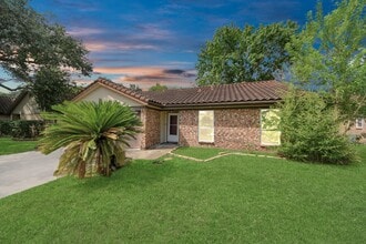 Building Photo - 6535 Trimstone Dr
