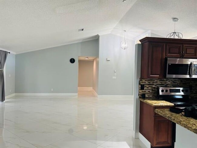 Foto del edificio - 12623 SW 8th Ct