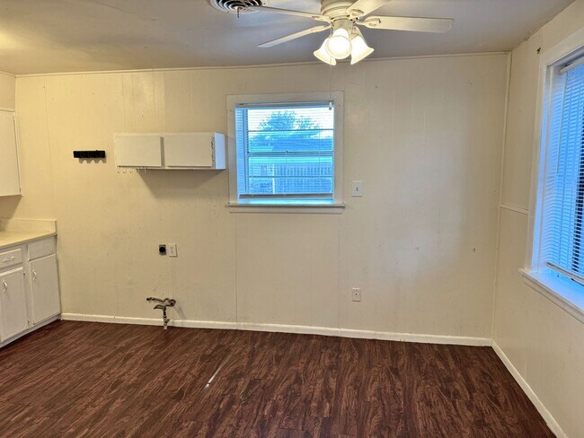 Foto del edificio - Affordable 2 Bed 1 Bath In Wendover Hills