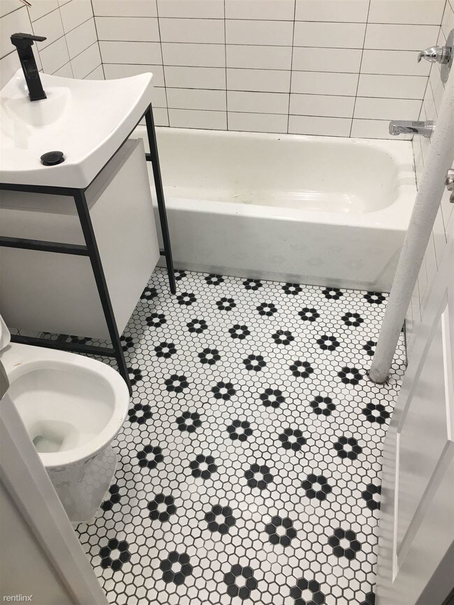 Building Photo - 858 Driggs Ave