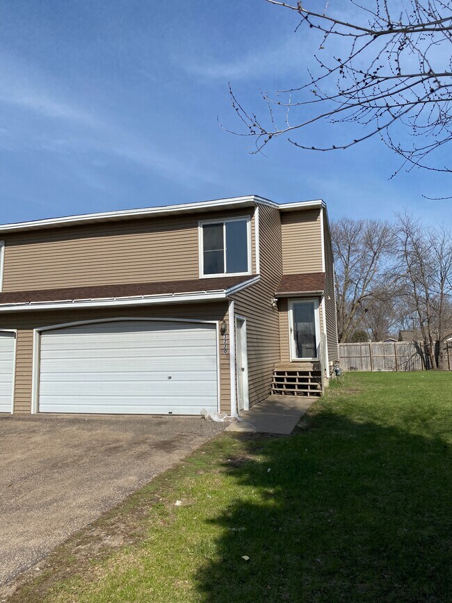 Foto del edificio - 3220 Nevada Ave N