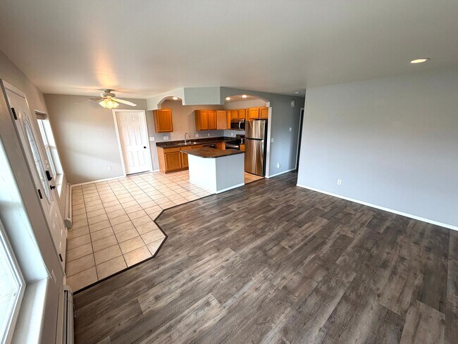 Building Photo - 7917 Quail Dr