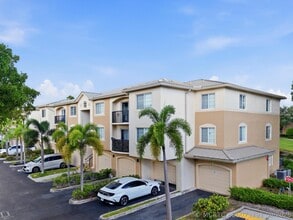 Building Photo - 900 Crestwood Ct S