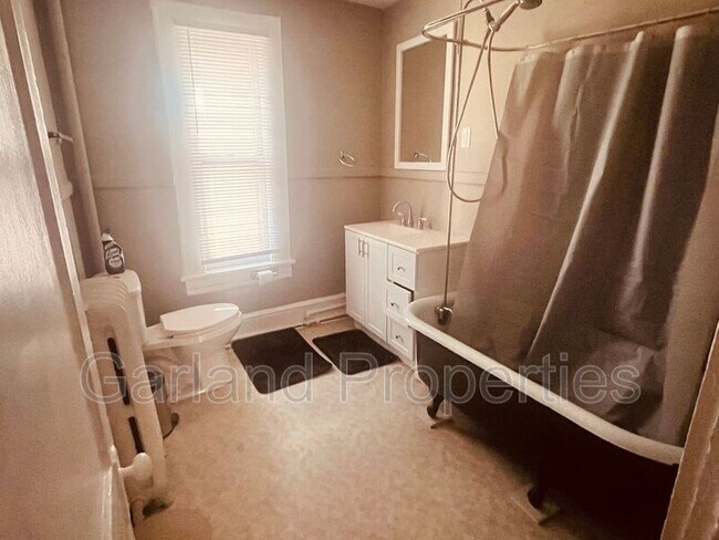 Building Photo - 1122 Main St SW