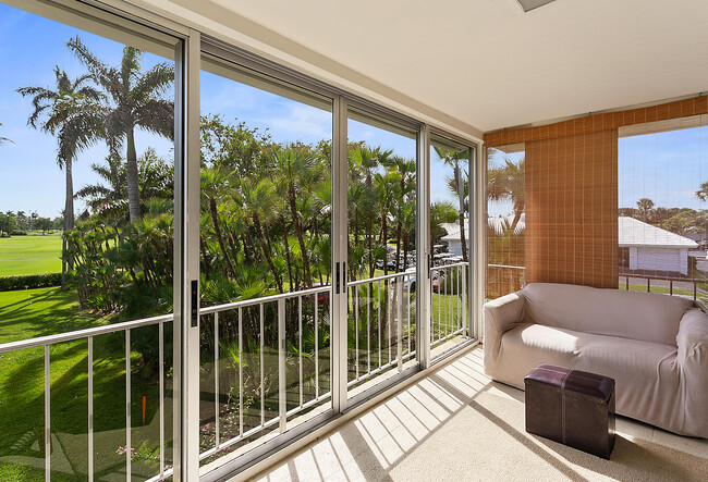 Foto del edificio - 200 Little Club Rd