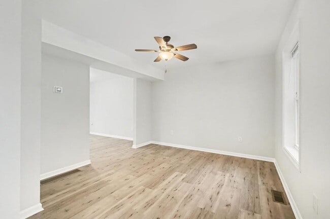 Foto del edificio - 239 W Broad St