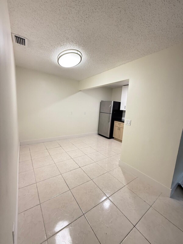 Foto del edificio - 261 NW 42nd St