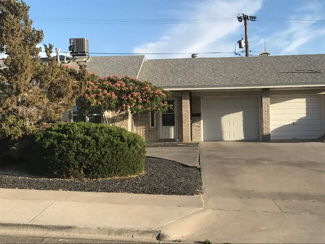 Building Photo - 10432 Seawood Dr