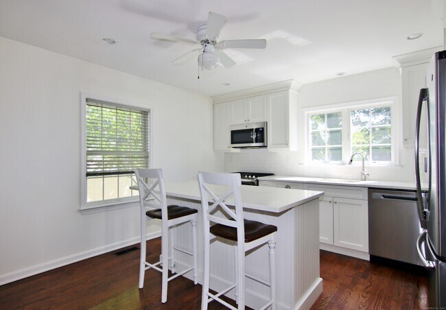 Foto del edificio - 570 Fairfield Ave