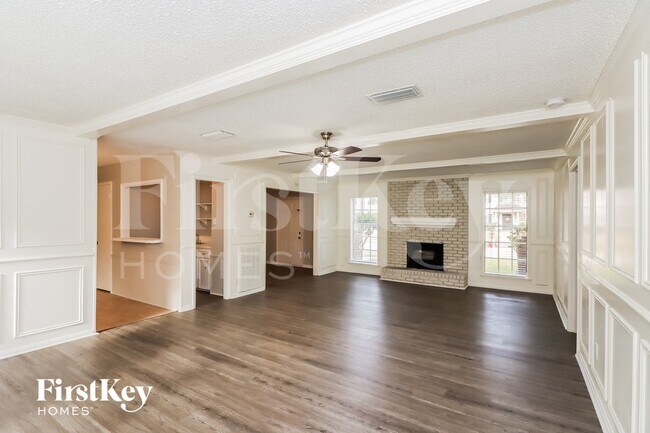 Foto del edificio - 3823 Glenheather Dr