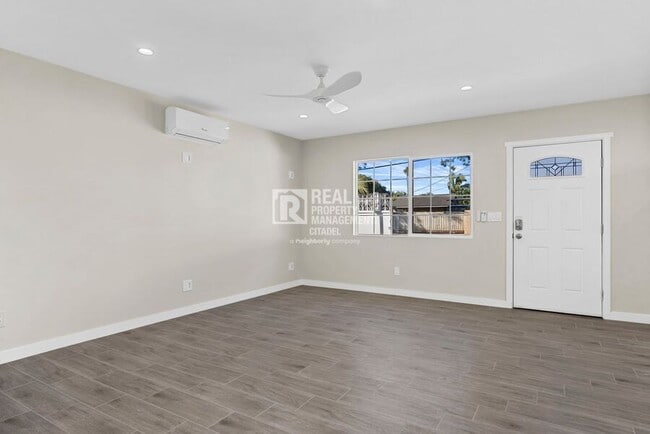 Building Photo - 940 E Anahurst Pl