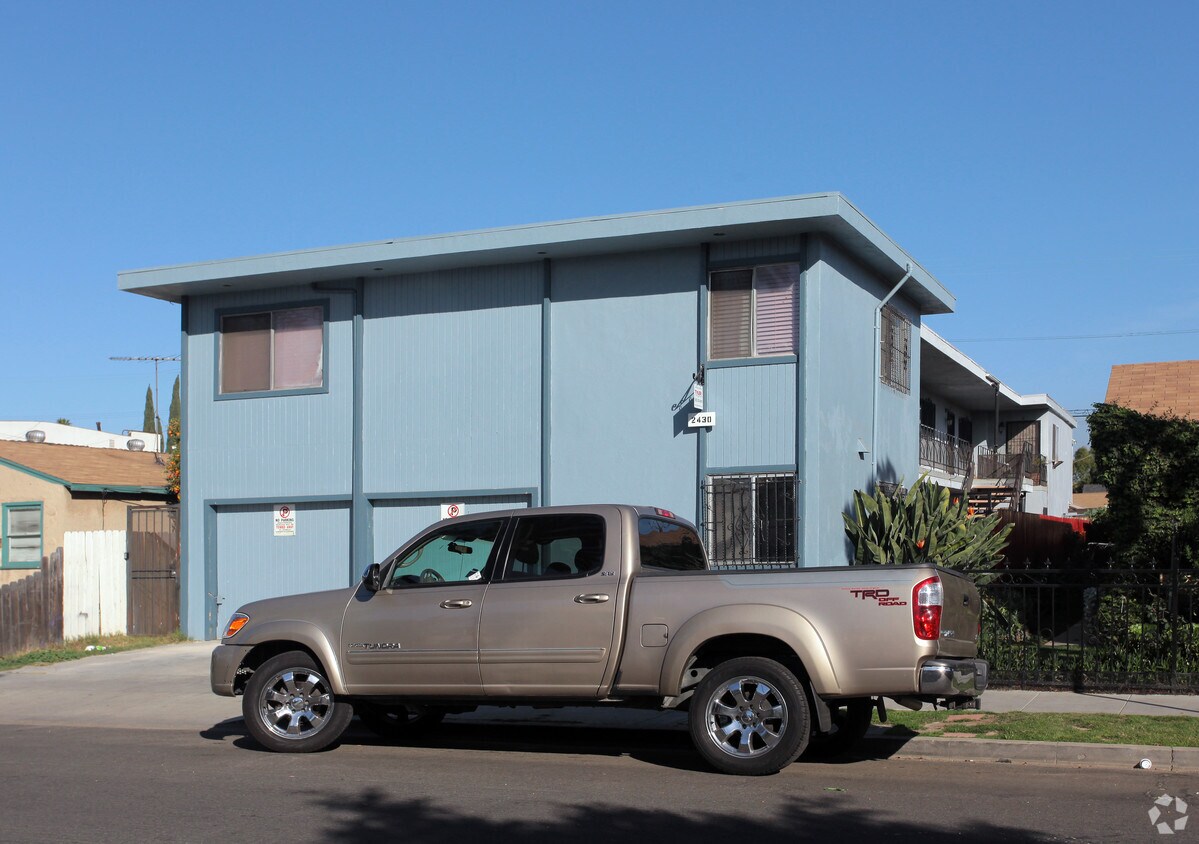 Building Photo - 2430 Linden Ave