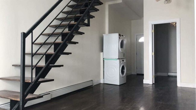 Building Photo - 4 br, 3 bath Apartment - 1063 Bushwick Ave