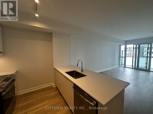 Photo du bâtiment - 430-1430 Square One Dr