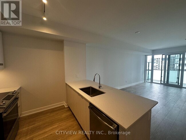 Photo du bâtiment - 430 Square One Dr
