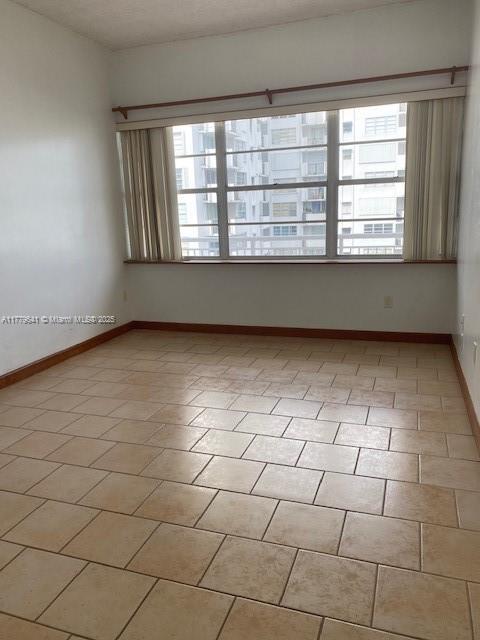 Building Photo - 18061 Biscayne Blvd