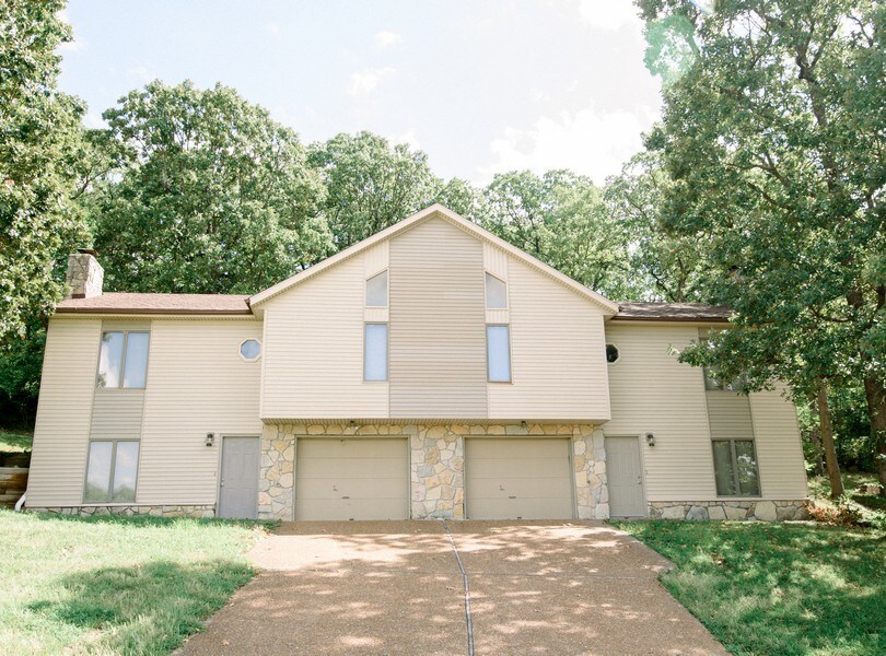 Primary Photo - 2215 Weathered Rock Rd