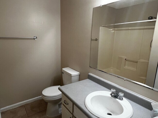 Foto del edificio - 105 Baytree Ct