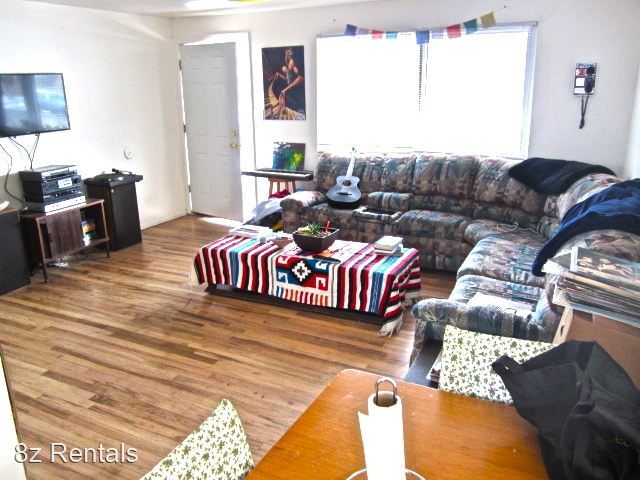 Foto del edificio - 3 br, 1.5 bath House - 3235 Euclid Avenue