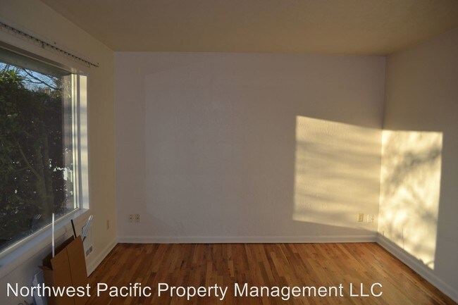 Foto del edificio - 318-322 McNary Ave NW
