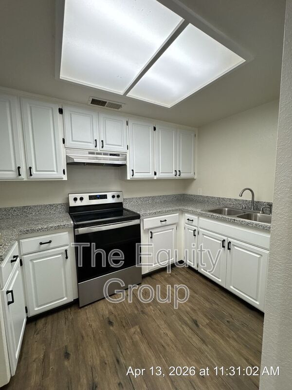 Building Photo - 800 Monarch Cir