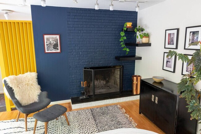 Building Photo - 603 Rock Creek Rd