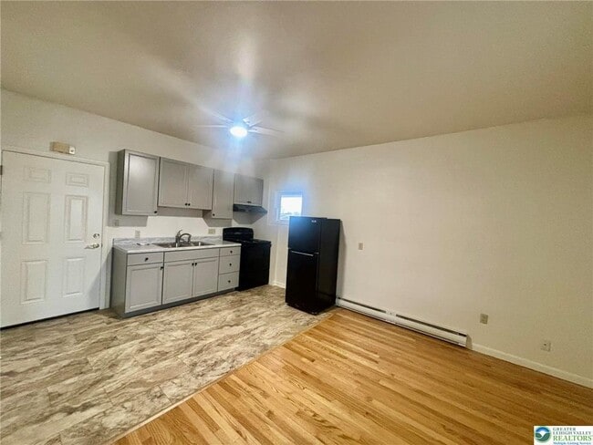 Building Photo - 20 W Main St