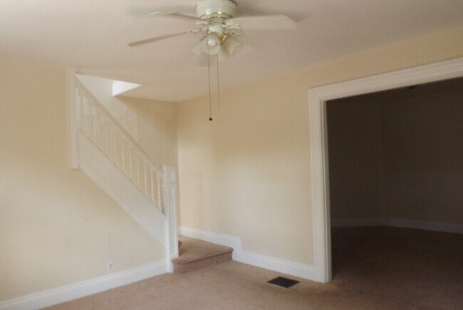 Building Photo - 2 Bedroom Double in Dayton ready for move in!