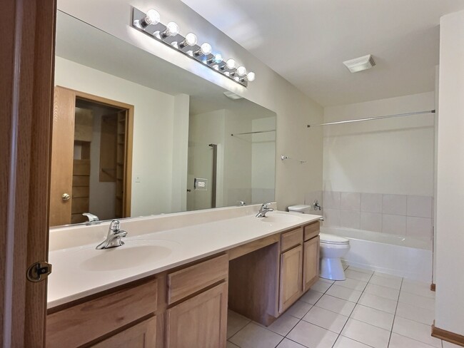 Building Photo - 478 Vaughn Cir