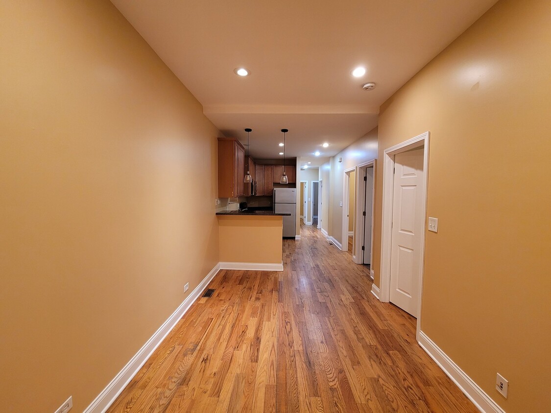 Photo - 718 S Aberdeen St (Chicago, IL)