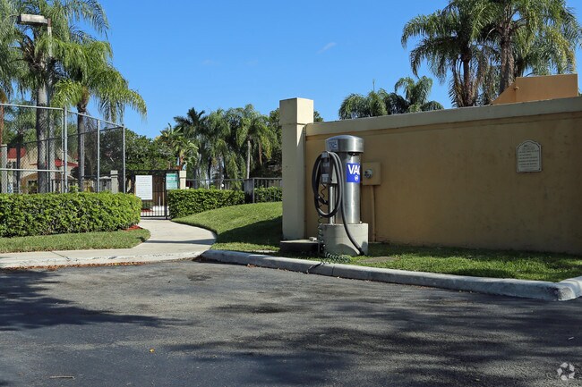 Lavado de autos - Savannah Place Apartments