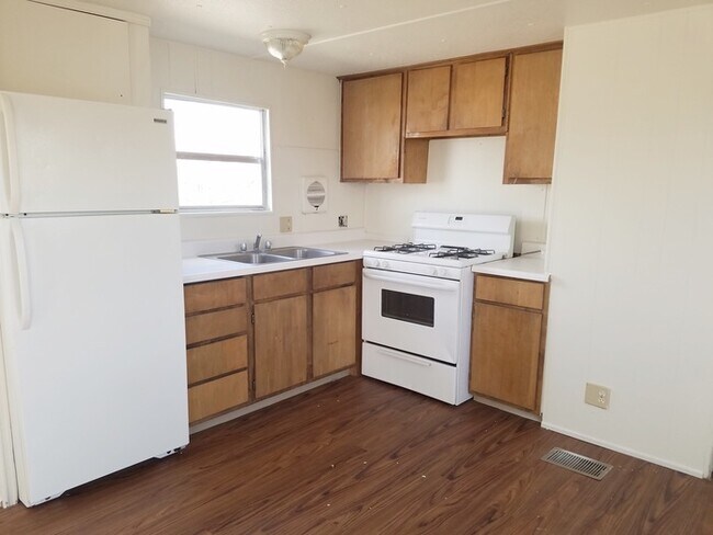Building Photo - 4409 Summit Dr