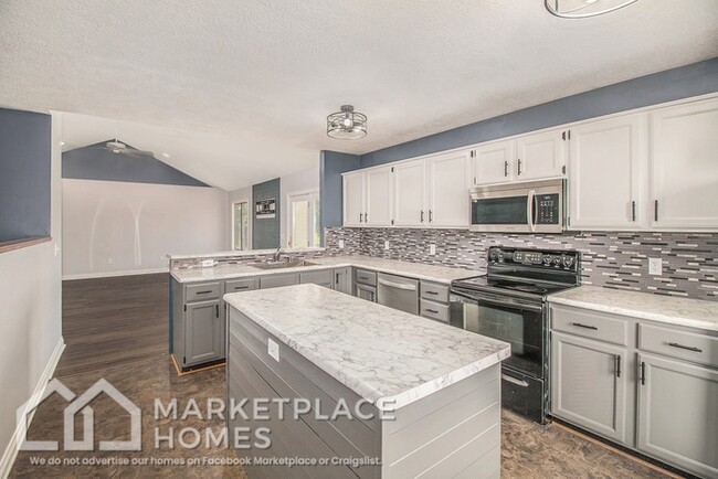 Building Photo - 1560 Stonehaven Dr