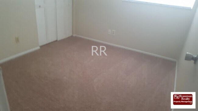 Foto del edificio - Cozy Home off Palm Beach Blvd in Fort Myers