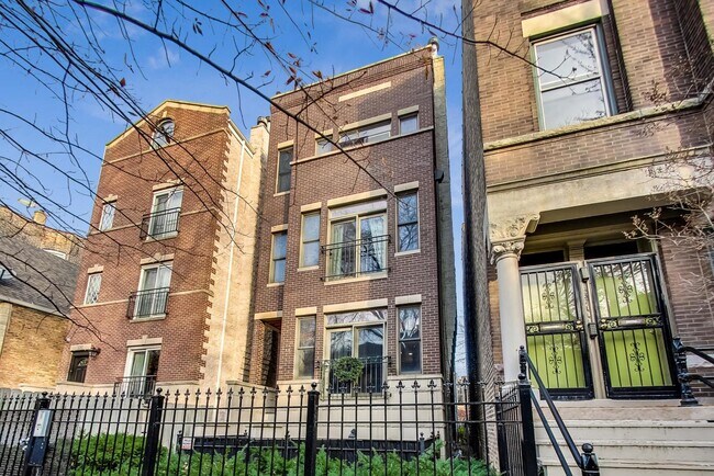 Building Photo - 1239 N Maplewood Ave