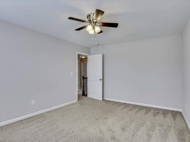 Foto del edificio - 5 Bedroom 3 Bath In Evans!