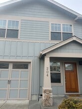 Building Photo - 3126 3126 Alameda Ct