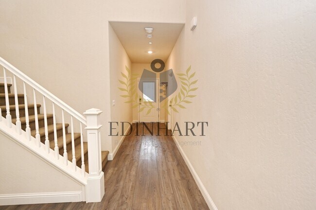 Building Photo - 661 Blue Oak Lane W