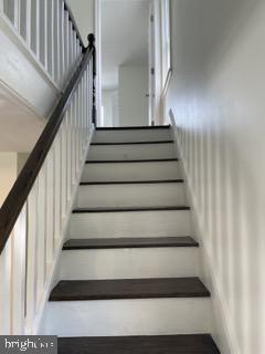 Building Photo - 341 Fairview Ave