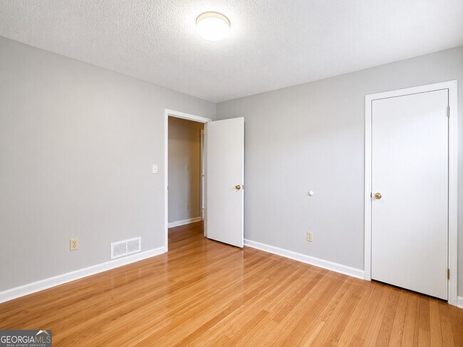 Foto del edificio - 339 Desiree Dr NW