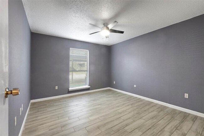 Foto del edificio - 260 El Dorado Blvd