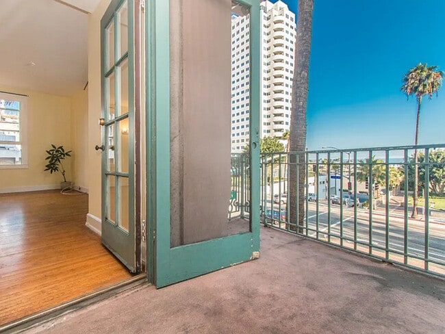 Building Photo - 455 E Ocean Blvd