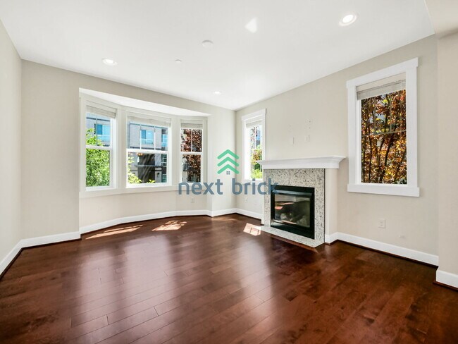 Foto del edificio - Stunning 4 Bed 3.5 Bath Home for Rent!