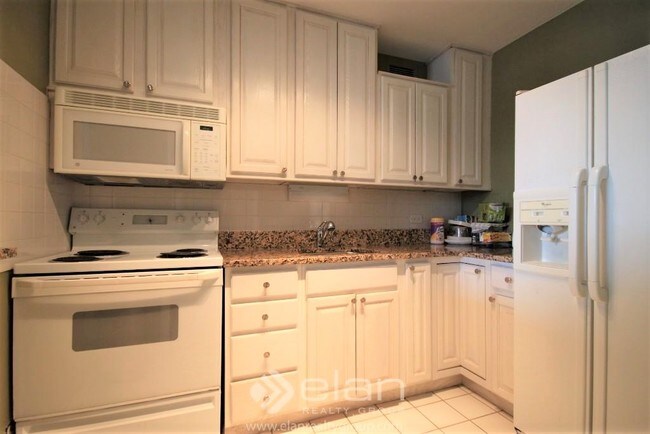 Foto del edificio - 555 W Cornelia Ave