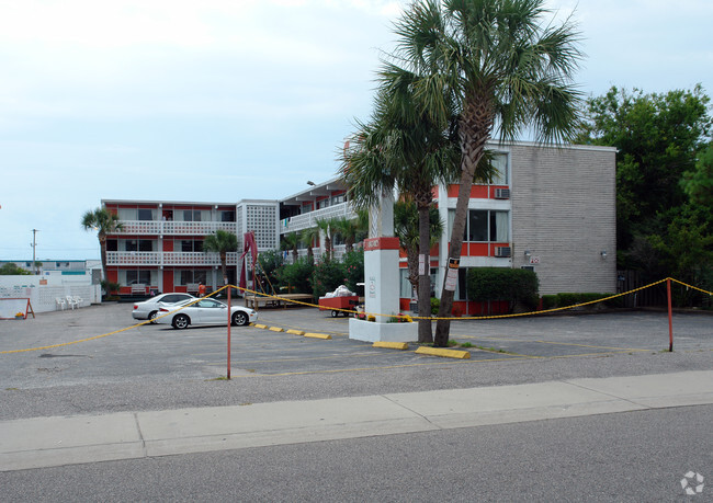 Building Photo - Palms Court