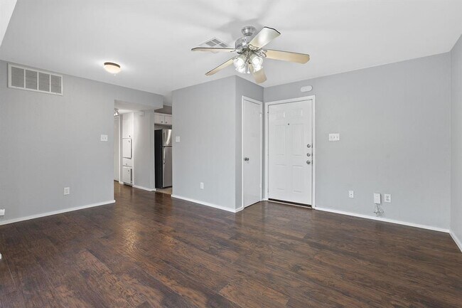 Foto del edificio - 2104 Cullen Ave