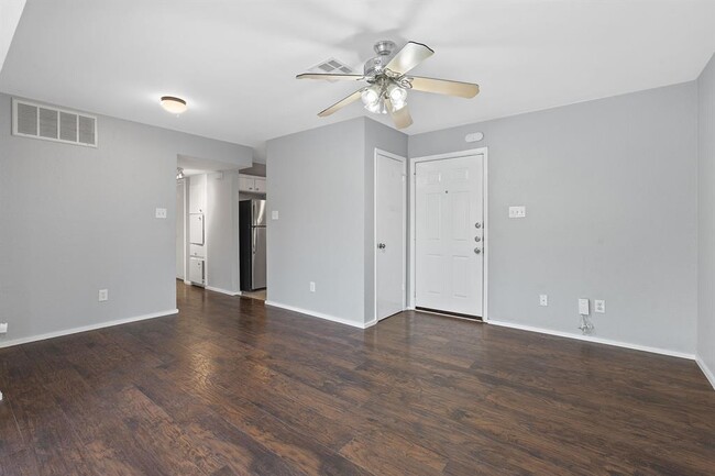 Building Photo - 2104 Cullen Ave