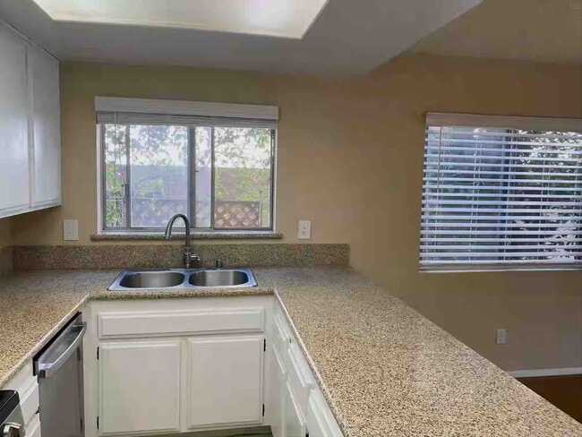 Building Photo - 505 N Louise St