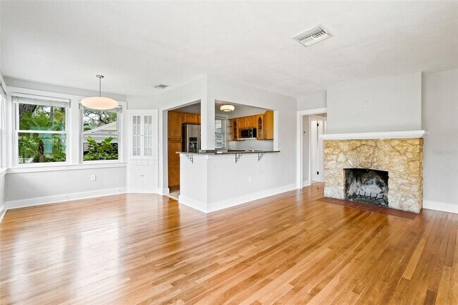 Building Photo - 205 Garden Cir N